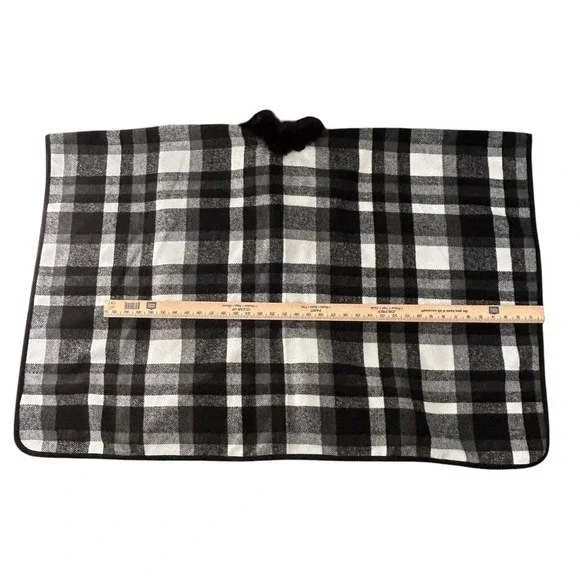 Black White Plaid Faux Fur Collar Single Button Closure Shawl Womens One Size - Picture 9 of 11